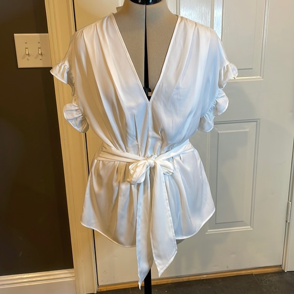 NWT Max Studio blouse pleated/smocked waist, ruffle sleeve trim, tie waist XL - Picture 2 of 7